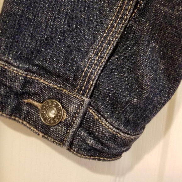 SOLD Guess Cropped Denim Patch Trucker Jean Jacket - Picture 5 of 7